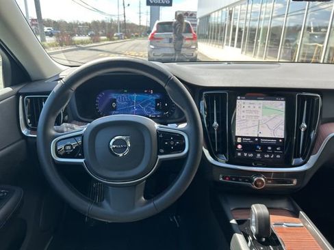 Used 2025 Volvo V60 B5 Cross Country Plus image 18