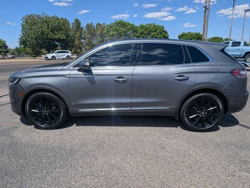 Used 2022 Lincoln Nautilus Reserve AWD/4WD image 2
