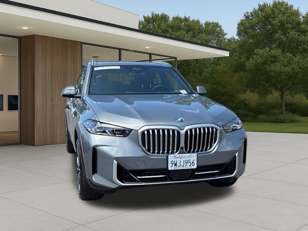 Used 2026 BMW X5 xDrive50e w/ Parking Assistance Package AWD/4WD image 5