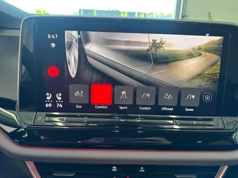 Certified 2025 Volkswagen Atlas Peak Edition SE AWD/4WD image 31