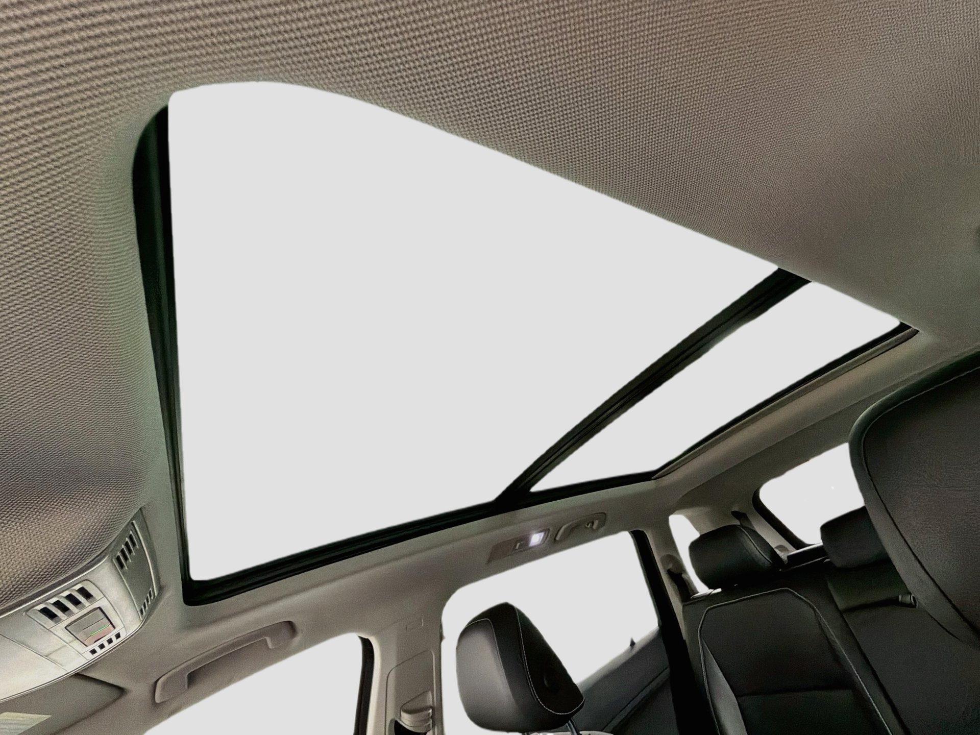 Certified 2021 Volkswagen Tiguan SE FWD image 21