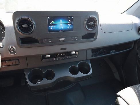 Used 2022 Mercedes-Benz Sprinter 2500 image 17