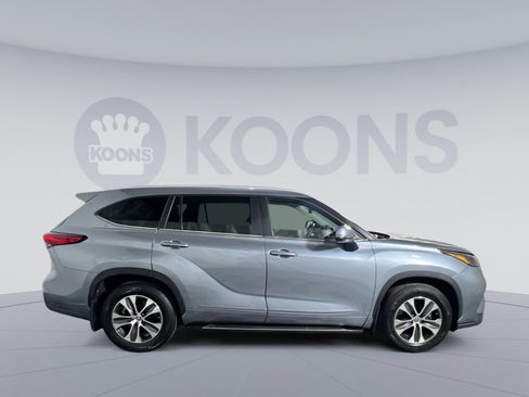 Used 2023 Toyota Highlander XLE image 8