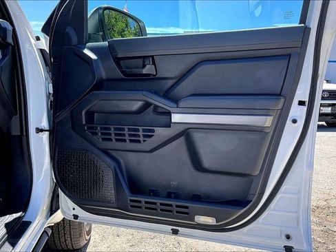 Certified 2025 Toyota Tacoma SR5 w/ SR5 Upgrade Package AWD/4WD image 28