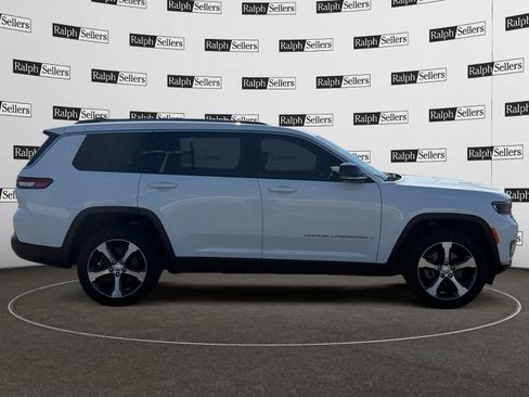 Used 2023 Jeep Grand Cherokee L Limited RWD image 7