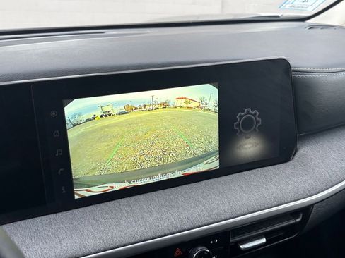 Used 2025 Nissan Kicks SV image 17