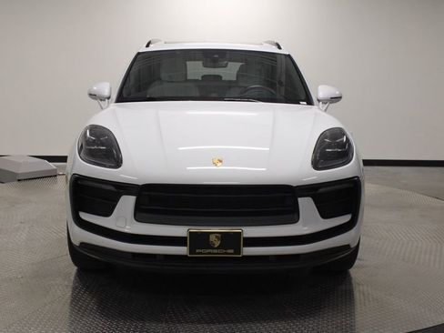 Certified 2022 Porsche Macan AWD/4WD image 10