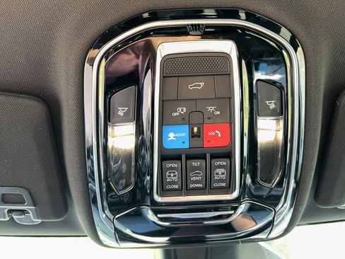 Used 2021 Jeep Grand Cherokee L Overland w/ Luxury Tech Group IV image 23