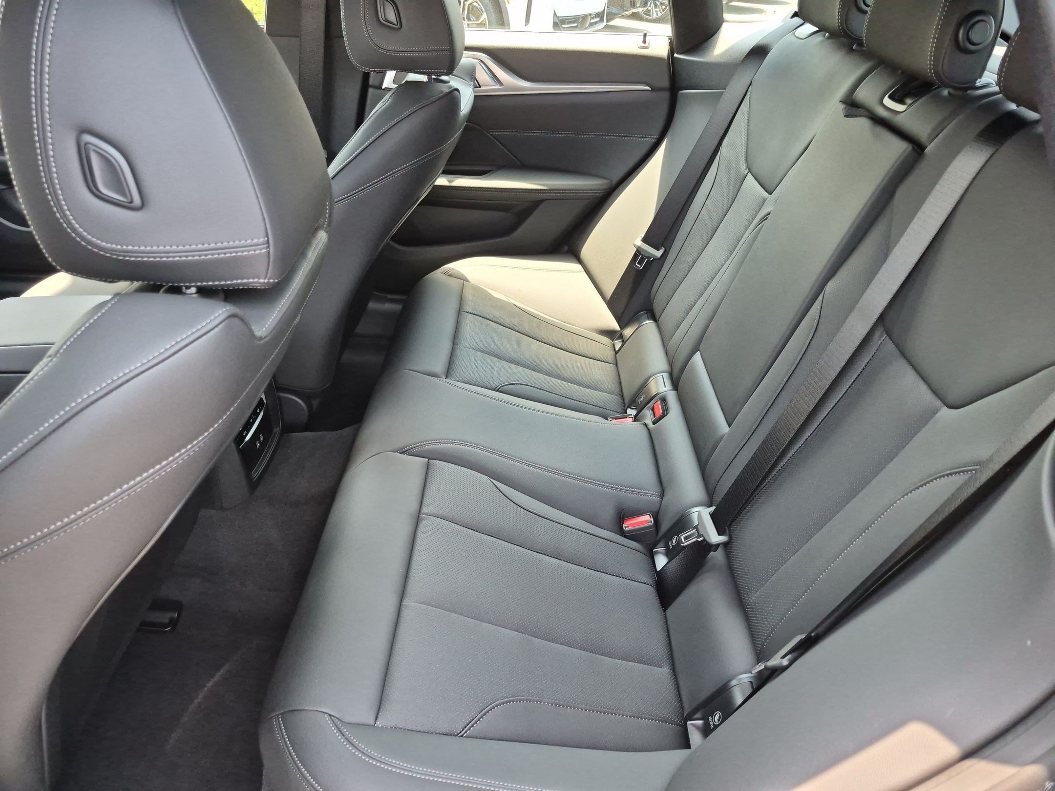 New 2026 BMW i4 eDrive40 w/ Parking Assistance Package RWD image 31