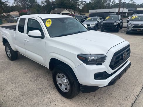 Used 2020 Toyota Tacoma SR image 4