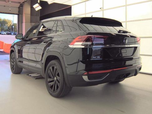 Used 2023 Volkswagen Atlas Cross Sport SE w/ Black Wheel Package FWD image 4