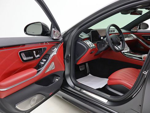 Used 2025 Mercedes-Benz S 63 AMG S image 37