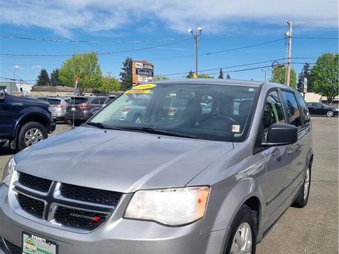 Used 2016 Dodge Grand Caravan American Value Package w/ UConnect Hands-Free Group FWD image 1