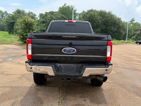 Used 2019 Ford F250 Lariat w/ Lariat Ultimate Package AWD/4WD image 3