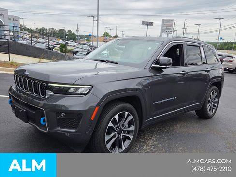 Used 2023 Jeep Grand Cherokee Overland w/ Luxury Tech Group IV AWD/4WD image 4