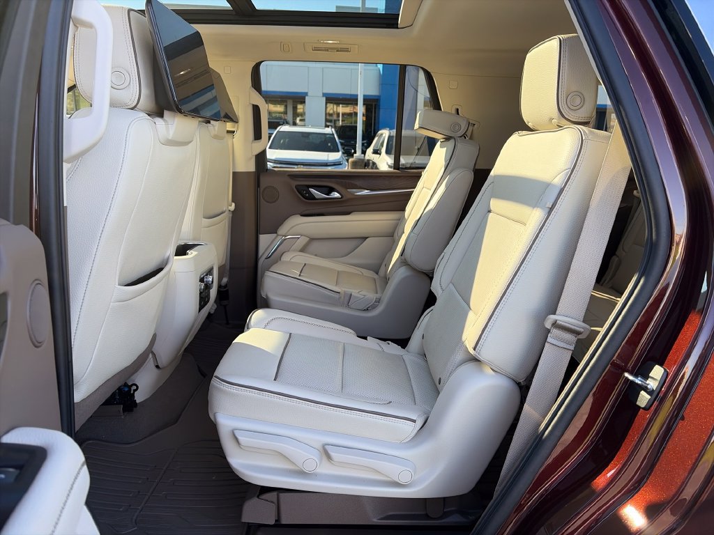 Used 2022 GMC Yukon Denali w/ Denali Ultimate Package AWD/4WD image 31