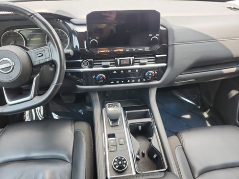 Used 2023 Nissan Pathfinder SL AWD/4WD image 11