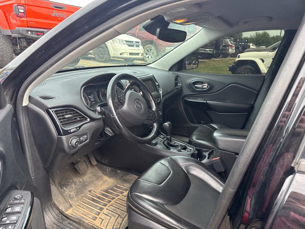 Used 2021 Jeep Cherokee Latitude Plus AWD/4WD image 7