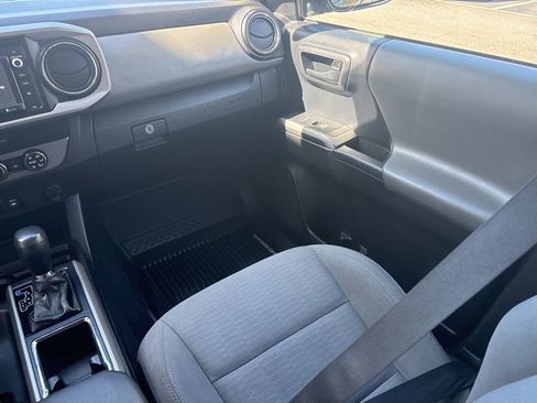 Used 2019 Toyota Tacoma SR5 RWD image 21