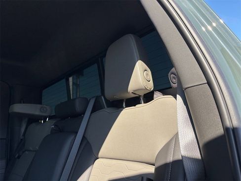 Certified 2025 Chevrolet Silverado 2500 ZR2 w/ Technology Package image 31