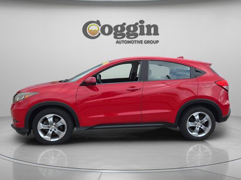 Used 2018 Honda HR-V LX image 2