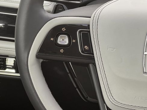 Used 2026 Lincoln Aviator 2WD image 12