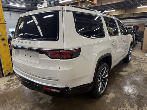 Used 2022 Jeep Wagoneer Series III w/ Premium Group I image 4