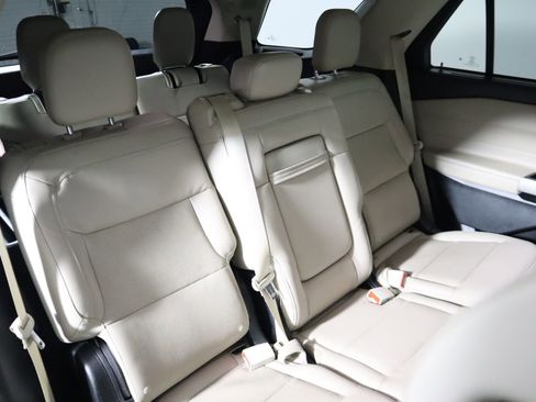 Used 2023 Ford Explorer Limited image 46