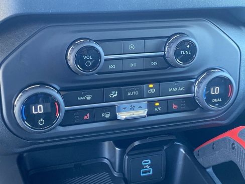 New 2025 Ford Bronco Heritage Edition image 26