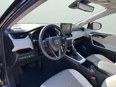 Used 2022 Toyota RAV4 Limited image 25