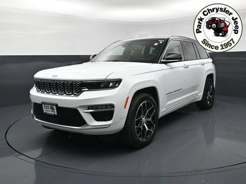 Used 2025 Jeep Grand Cherokee Summit AWD/4WD image 2