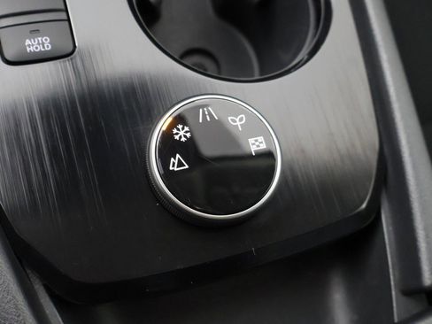 Used 2024 Nissan Rogue S image 42