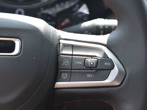 Used 2025 Jeep Compass Trailhawk AWD/4WD image 17