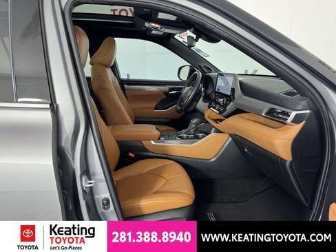 Certified 2025 Toyota Highlander Platinum AWD/4WD image 23