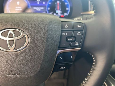 Used 2024 Toyota Crown AWD/4WD image 40