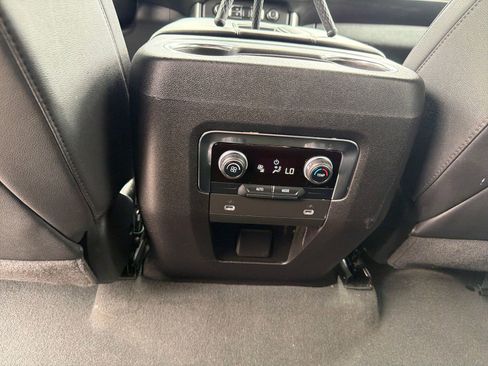 Used 2024 Chevrolet Tahoe LT AWD/4WD image 34