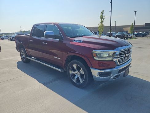 Used 2019 RAM 1500 Laramie AWD/4WD image 3