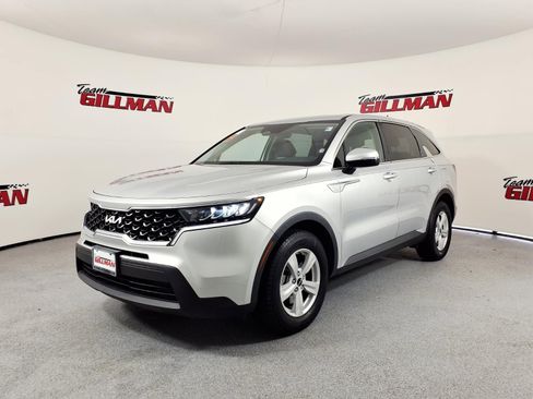Used 2022 Kia Sorento LX FWD image 2