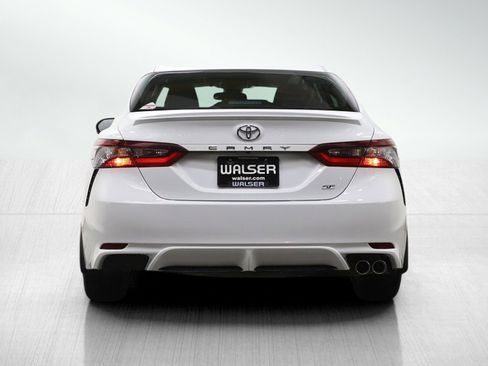 Used 2024 Toyota Camry SE image 4