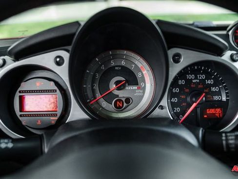 Used 2013 Nissan 370Z NISMO image 8