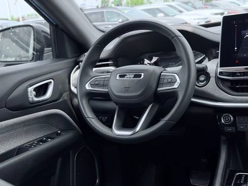 Used 2024 Jeep Compass Latitude AWD/4WD image 25