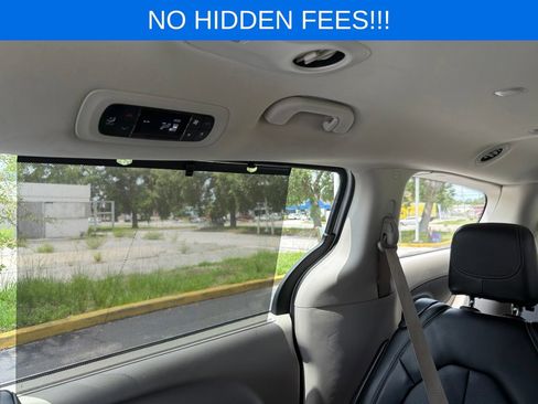 Used 2024 Chrysler Pacifica Touring-L FWD image 38