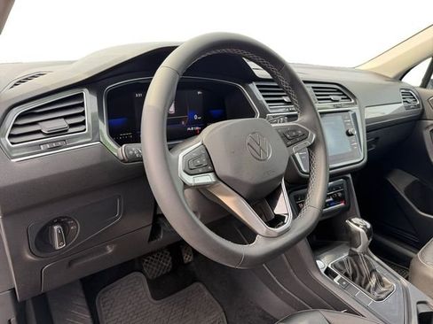 Used 2022 Volkswagen Tiguan SE FWD image 14