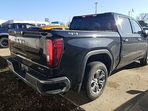 Certified 2025 GMC Sierra 1500 SLT image 23