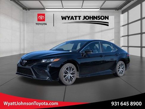 Used 2023 Toyota Camry SE FWD image 1