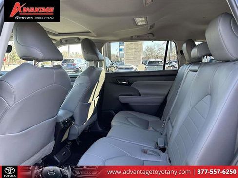 Certified 2022 Toyota Highlander XLE image 13
