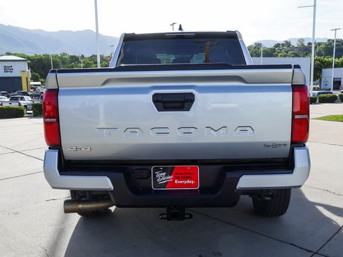 Certified 2024 Toyota Tacoma SR5 AWD/4WD image 7