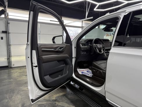 Used 2024 GMC Yukon Denali image 9