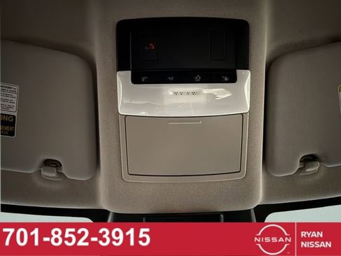 Certified 2025 Nissan Rogue SV image 33