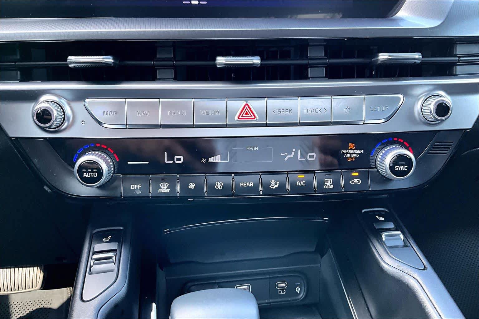 Used 2024 Kia Telluride S AWD/4WD image 32